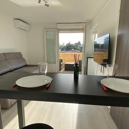 Superbe Proche Palais Et Plages A Pieds *